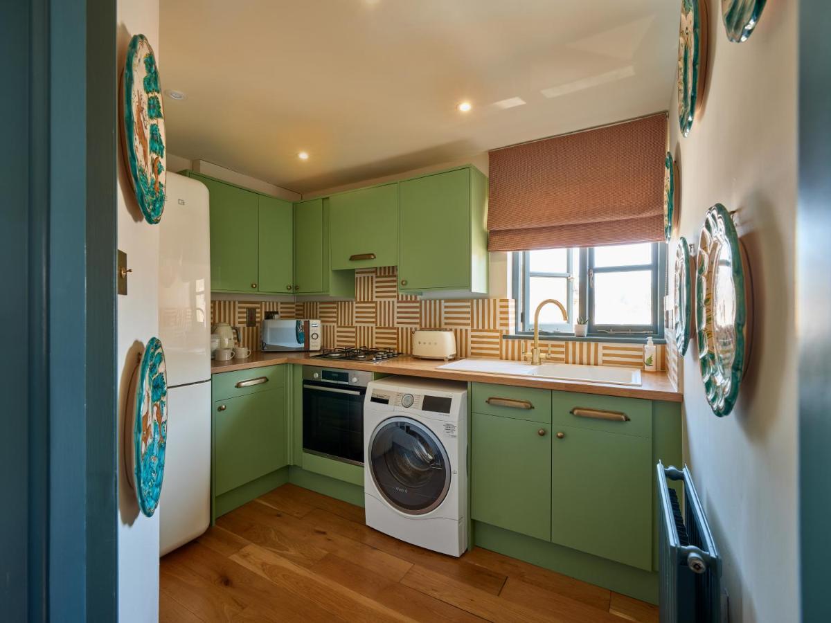 Townhouse Suites- Abbey Row Malmesbury Exterior photo